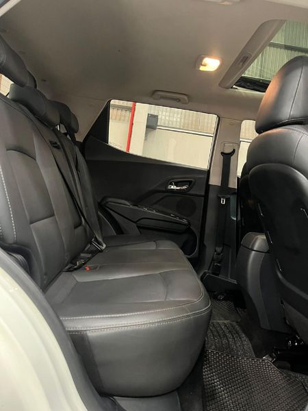 2022-Mahindra-XUV-300-12T-W8_11