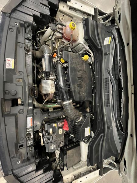 2022-Mahindra-XUV-300-12T-W8_12