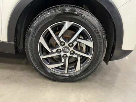 2022-Mahindra-XUV-300-12T-W8_8