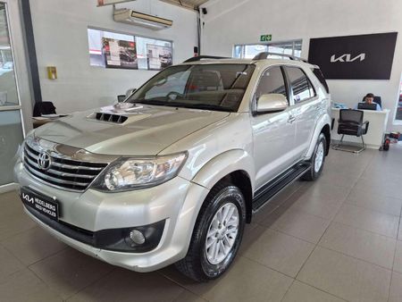 2013-Toyota-Fortuner-25-D-4D-Raised-Body_0