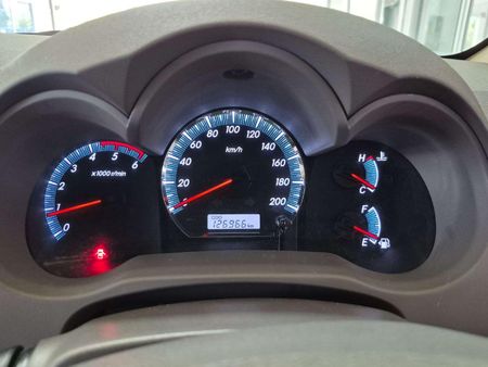 2013-Toyota-Fortuner-25-D-4D-Raised-Body_11
