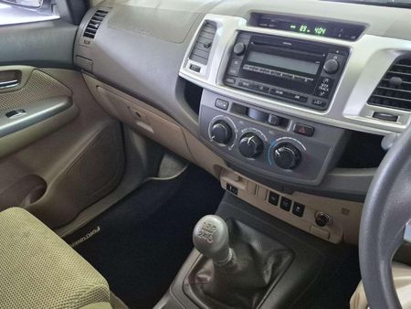2013-Toyota-Fortuner-25-D-4D-Raised-Body_16