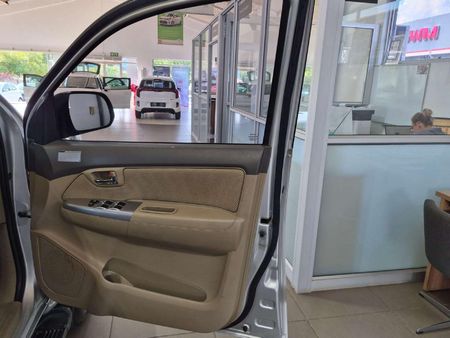 2013-Toyota-Fortuner-25-D-4D-Raised-Body_18
