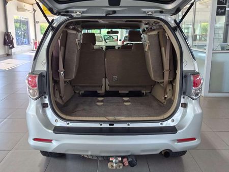 2013-Toyota-Fortuner-25-D-4D-Raised-Body_3