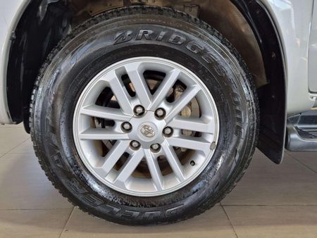 2013-Toyota-Fortuner-25-D-4D-Raised-Body_8