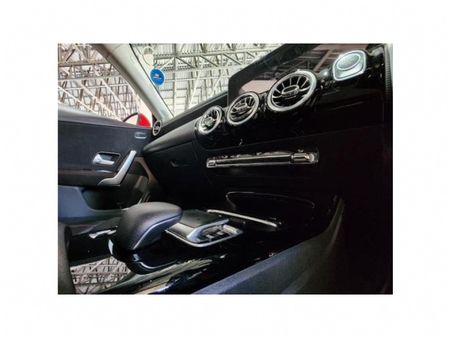 2020-Mercedes-Benz-CLA-200-Auto_9