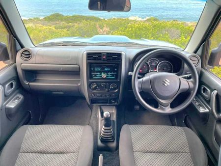 2018-Suzuki-Jimny-13_6
