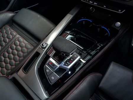 2024-Audi-RS4-Avant-quattro-Auto_9