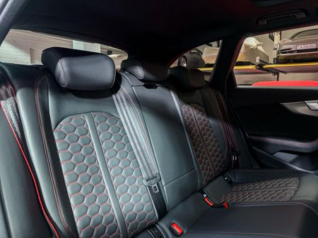 2024-Audi-RS4-Avant-quattro-Auto_11