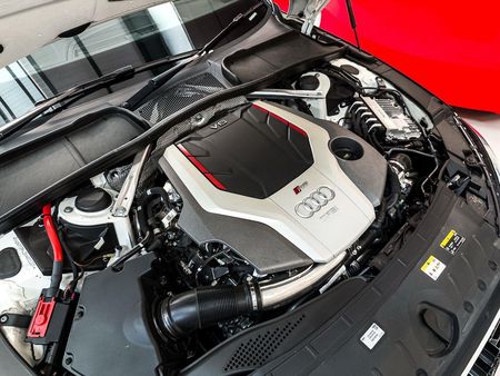 2024-Audi-RS4-Avant-quattro-Auto_18