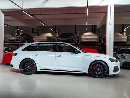 2024-Audi-RS4-Avant-quattro-Auto_2