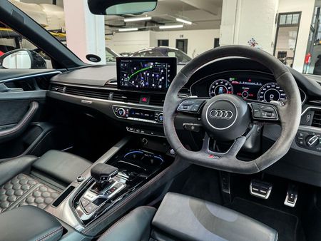 2024-Audi-RS4-Avant-quattro-Auto_6