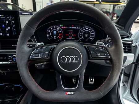2024-Audi-RS4-Avant-quattro-Auto_7