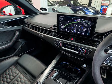2024-Audi-RS4-Avant-quattro-Auto_8