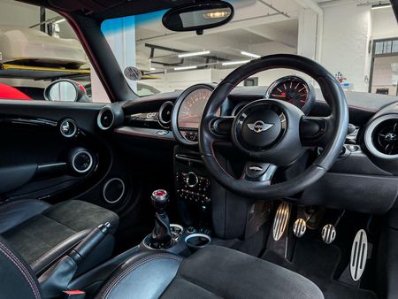 2013-MINI-Hatch-Cooper-JCW-GP_8
