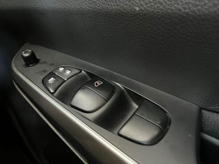 2025-Nissan-Navara-25-DDTi-SE-Double-Cab_10