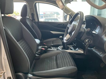 2025-Nissan-Navara-25-DDTi-SE-Double-Cab_16