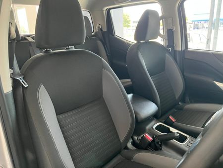 2025-Nissan-Navara-25-DDTi-SE-Double-Cab_17