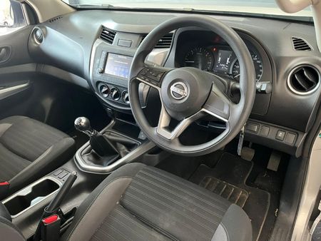 2025-Nissan-Navara-25-DDTi-SE-Double-Cab_21
