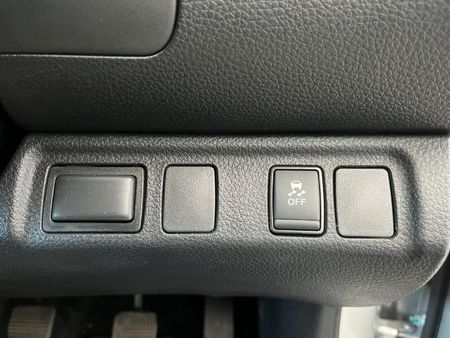 2025-Nissan-Navara-25-DDTi-SE-Double-Cab_25