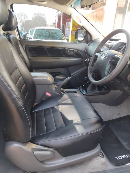 2016-Toyota-Hilux-25-D-4D-SRX-4x4-Single-Cab_12