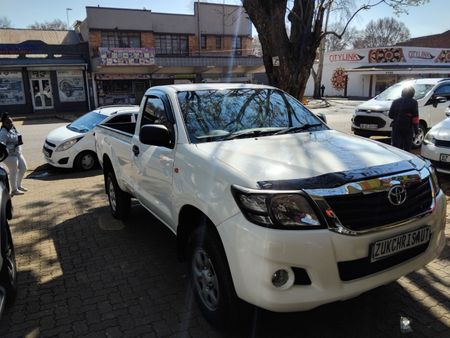 2016-Toyota-Hilux-25-D-4D-SRX-4x4-Single-Cab_2