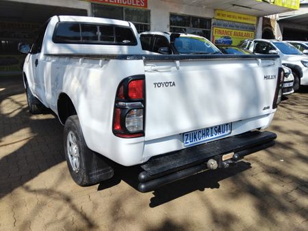2016-Toyota-Hilux-25-D-4D-SRX-4x4-Single-Cab_6