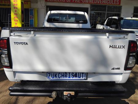 2016-Toyota-Hilux-25-D-4D-SRX-4x4-Single-Cab_7