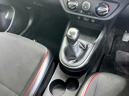 2024-Hyundai-Grand-i10-10-Motion_12