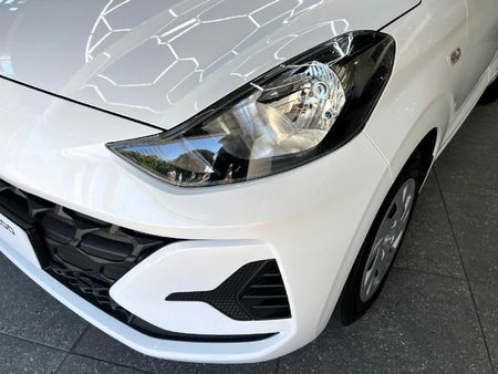 2024-Hyundai-Grand-i10-10-Motion_17