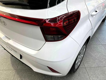 2024-Hyundai-Grand-i10-10-Motion_6