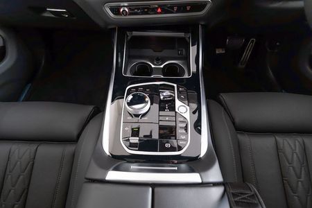 2026-BMW-X7-xDrive-40d-M-Sport_7