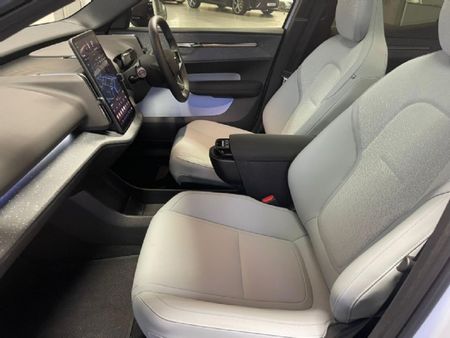 2025-Volvo-EX30-Ultra-Single-Motor-Extended-Range_5