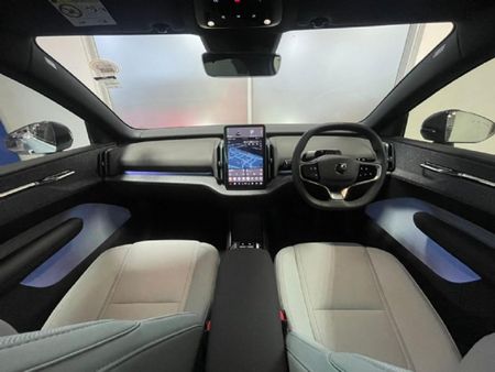 2025-Volvo-EX30-Ultra-Single-Motor-Extended-Range_8