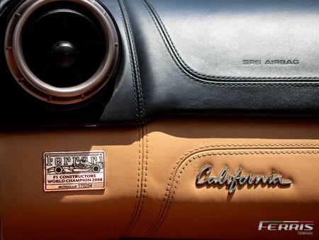 2010-Ferrari-California-22_16