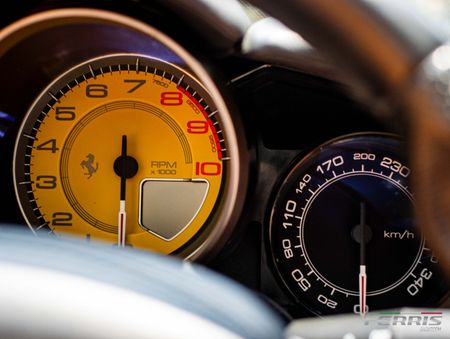 2010-Ferrari-California-22_18
