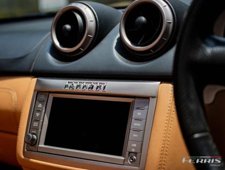 2010-Ferrari-California-22_19