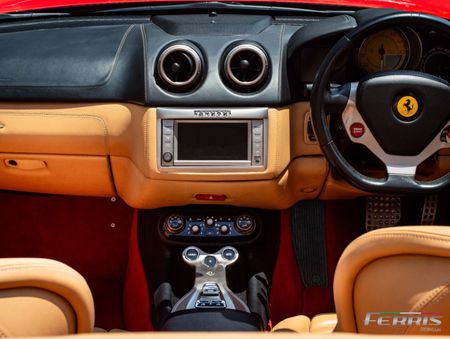 2010-Ferrari-California-22_20