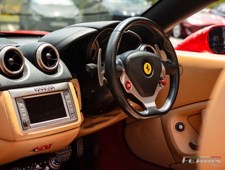 2010-Ferrari-California-22_21