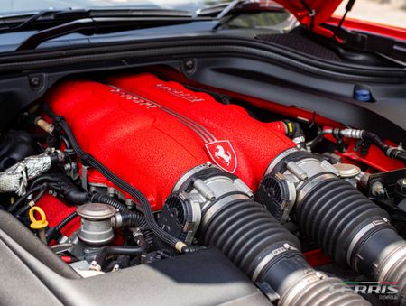 2010-Ferrari-California-22_30