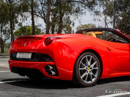 2010-Ferrari-California-22_5