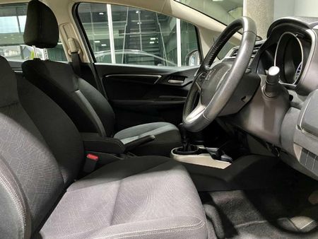 2023-Honda-WR-V-12-Elegance_11
