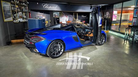 2018-McLaren-570-S-Spider_2