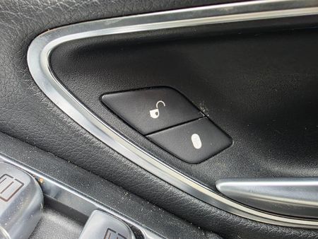 2014-Mercedes-Benz-C-Class-C-250-Avantgarde-Auto_14