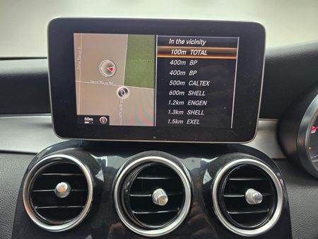 2014-Mercedes-Benz-C-Class-C-250-Avantgarde-Auto_24