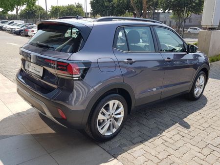 2026-Volkswagen-T-Cross-10-TSI-Life-Auto_5