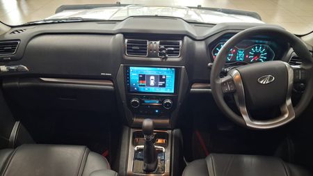 2026-Mahindra-Pik-Up-22-mHawk-S11-Dew-4x4-Auto-Double-Cab_10