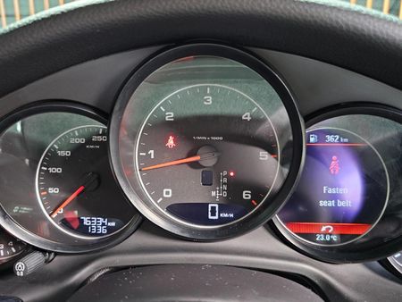 2012-Porsche-Panamera-Diesel-Auto_11