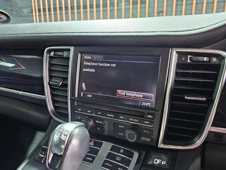 2012-Porsche-Panamera-Diesel-Auto_12
