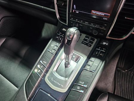 2012-Porsche-Panamera-Diesel-Auto_13